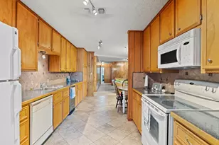 2510 Oak Trail, Horseshoe Bay, TX 78639 - Photo 11