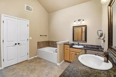 324 Meadowlakes Dr, Meadowlakes, TX 78654 - Photo 21