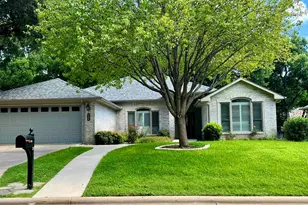 324 Meadowlakes Dr, Meadowlakes, TX 78654 - Photo 1