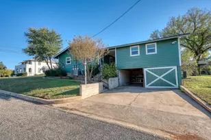 901 Wright St, Llano, TX 78643 - Photo 3