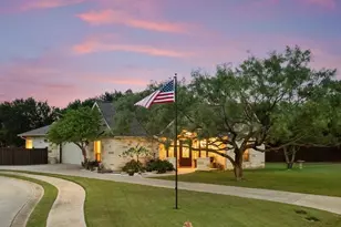 813 Lacey Oak Cir, Marble Falls, TX 78654 - Photo 3