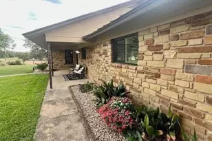 800 Texas Ave, Kingsland, TX 78639 - Photo 3