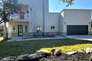 301 Knights Row St, Cottonwood Shores, TX 78657 - Photo 3