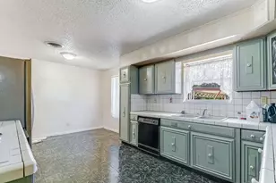 1012 N Water St St, Burnet, TX 78611 - Photo 9