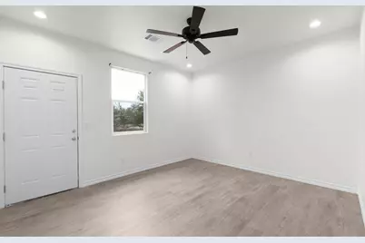 872 Waco, Kingsland, TX 78639 - Photo 19