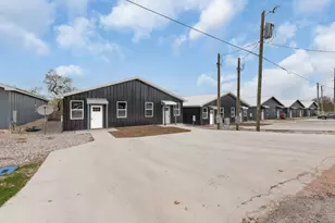 872 Waco, Kingsland, TX 78639 - Photo 3