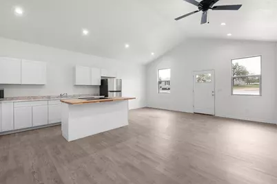 872 Waco, Kingsland, TX 78639 - Photo 1