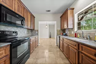 136 W Maple Dr, Granite Shoals, TX 78654 - Photo 5