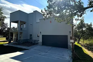 301 Knights Row St, Cottonwood Shores, TX 78657 - Photo 5