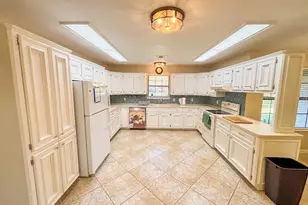 105 Bluebird Cir, Highland Haven, TX 78654 - Photo 11