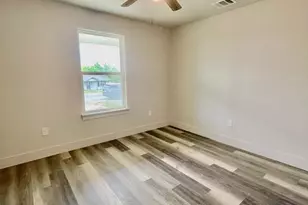 806 E Brown St, Llano, TX 78643 - Photo 7