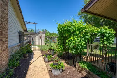 213 Lakeview, Sunrise Beach, TX 78643 - Photo 5