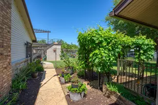 213 Lakeview, Sunrise Beach, TX 78643 - Photo 5