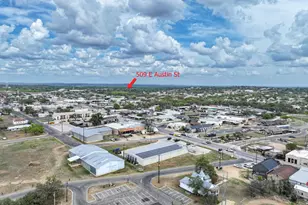 509 E Austin St, Llano, TX 78643 - Photo 27