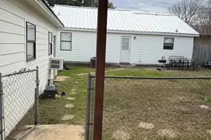 605 E College, Llano, TX 78643 - Photo 5