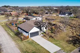 301 E Stonecastle Dr, Granite Shoals, TX 78654 - Photo 3