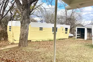 703 W Ollie St, Llano, TX 78643 - Photo 13