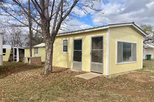 703 W Ollie St, Llano, TX 78643 - Photo 17