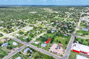 1004 Avon Ave, Llano, TX 78643 - Photo 9