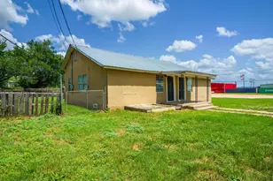 1004 Avon Ave, Llano, TX 78643 - Photo 3