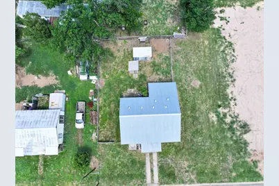 1004 Avon Ave, Llano, TX 78643 - Photo 7