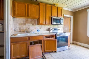 1004 Avon Ave, Llano, TX 78643 - Photo 15