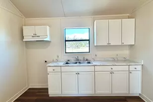 306 N West St, Burnet, TX 78611 - Photo 5