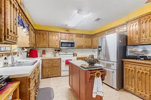 106 Red Bird St, Marble Falls, TX 78654 - Photo 3