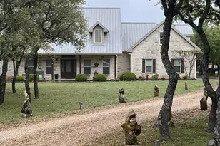 201 Cir Oaks Dr, Burnet, TX 78611 - Photo 1