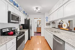 210 Meadowlakes Dr, Meadowlakes, TX 78654 - Photo 9