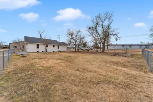 601 E Green St, Llano, TX 78643 - Photo 17