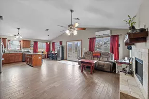 813 Airway St, Kingsland, TX 78639 - Photo 5