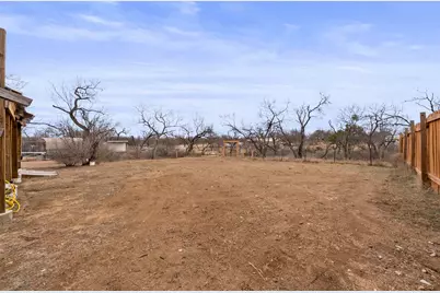 813 Airway St, Kingsland, TX 78639 - Photo 25