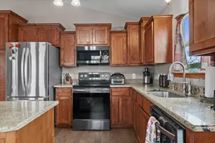 813 Airway St, Kingsland, TX 78639 - Photo 5