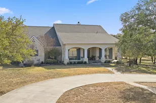 203 Cir Oaks Dr, Burnet, TX 78611 - Photo 1