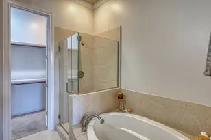 104 Enclave Cir, Horseshoe Bay, TX 78657 - Photo 11