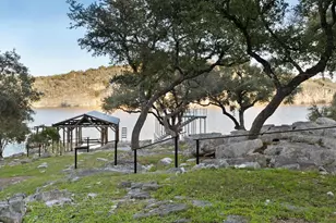 1204 Los Escondidos St, Marble Falls, TX 78654 - Photo 11