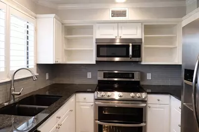 105 Star # 4, Horseshoe Bay, TX 78657 - Photo 3