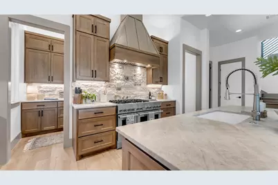 208 E Lakeshore Drive, Sunrise Beach, TX 78643 - Photo 3