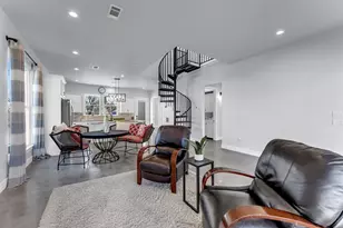 520 E Island Dr, Bluffton, TX 78607 - Photo 7