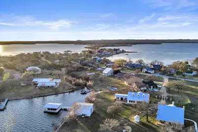 520 E Island Drive, Bluffton, TX 78607 - Photo 3