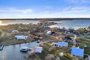 520 E Island Dr, Bluffton, TX 78607 - Photo 3