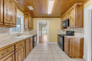 808 N Water St, Burnet, TX 78611 - Photo 15