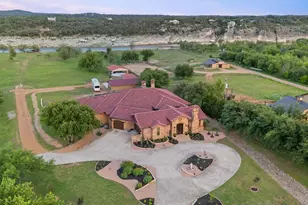 481 Chimney Cove Dr, Marble Falls, TX 78654 - Photo 3