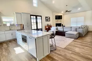 603 E Ellis St, Llano, TX 78643 - Photo 7