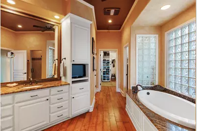 1015 Mountain Leather, Horseshoe Bay, TX 78657 - Photo 15