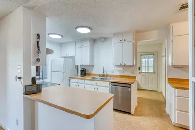 508 W Lakecrest, Bluffton, TX 78607 - Photo 9