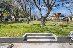 1001 Lakeshore Dr, Marble Falls, TX 78654 - Photo 9