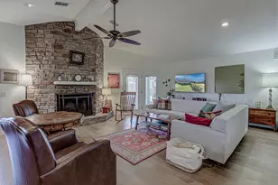 507 Mountain Dr, Horseshoe Bay, TX 78657 - Photo 5