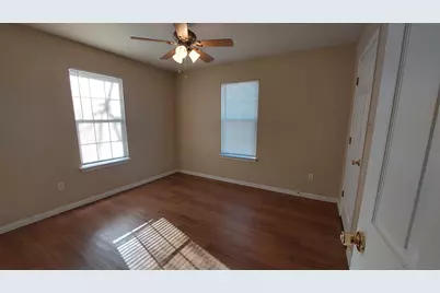 410 A Ave S, Marble Falls, TX 78654 - Photo 3